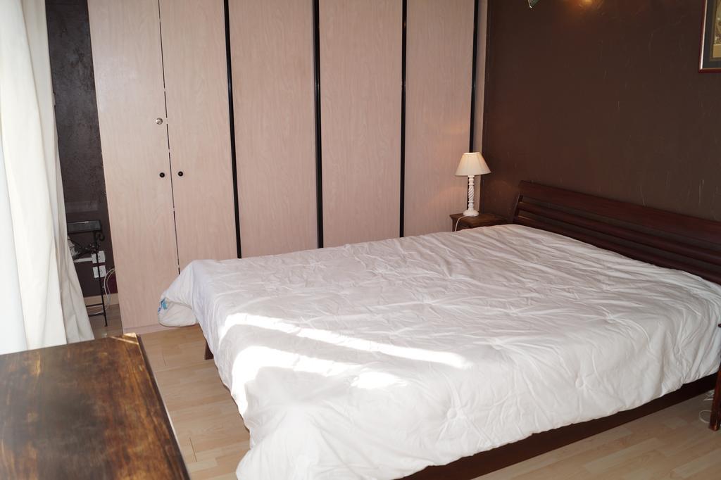 13 Lou Veno Apartment